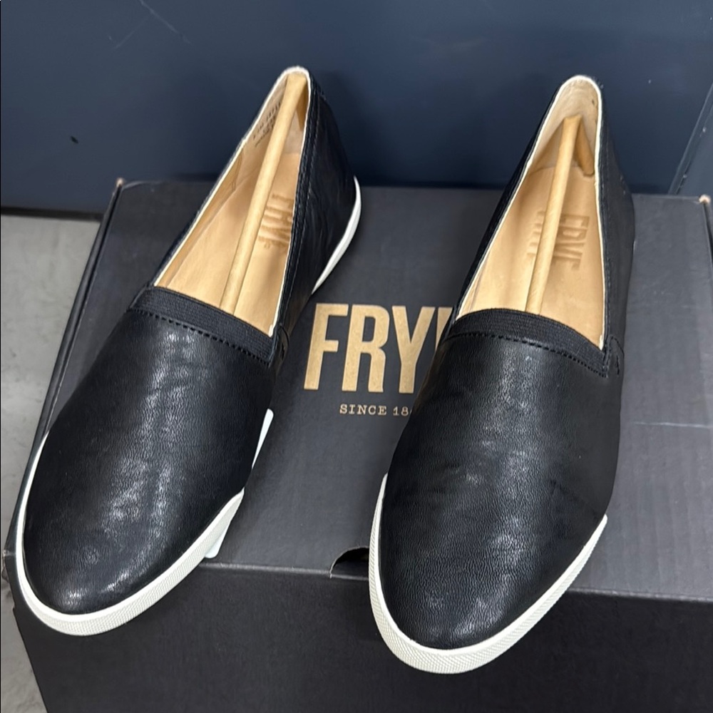 Frye Melanie Women's Leather Slip-On Flats Shoe Black Cushioned